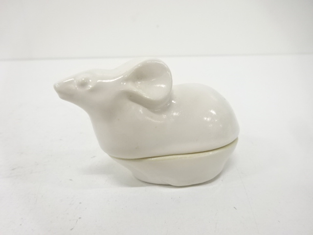 白磁　子　香合